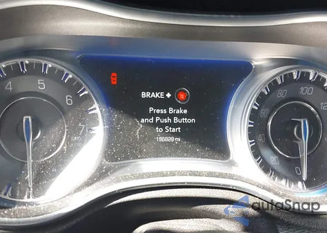 2016 Chrysler 300 Limited z USA, uszkodzony, nr VIN 2C3CCAAG2GH206629